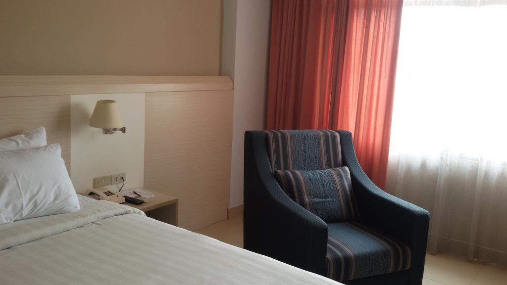 פאלמבאנג Hotel Sandjaja מראה חיצוני תמונה